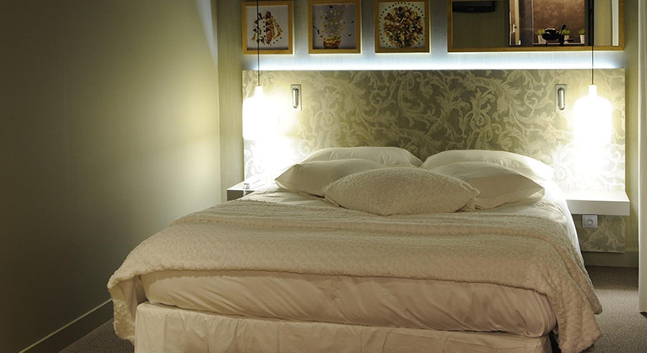 Logis Hotel Tante Yvonne & Son Restaurant Semi-Gastronomique - Lyon Nord Quincieux ภายนอก รูปภาพ