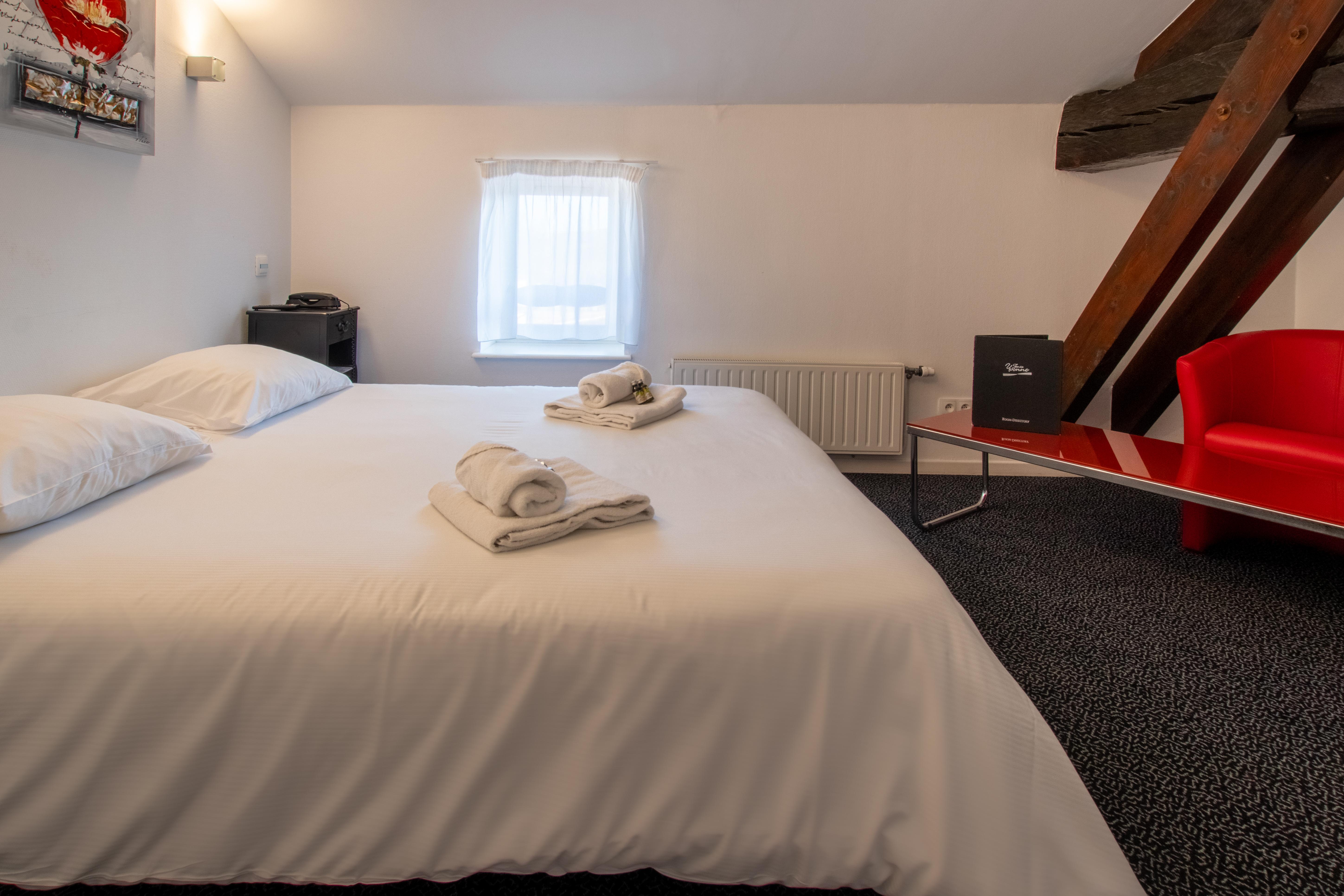 Logis Hotel Tante Yvonne & Son Restaurant Semi-Gastronomique - Lyon Nord Quincieux ภายนอก รูปภาพ