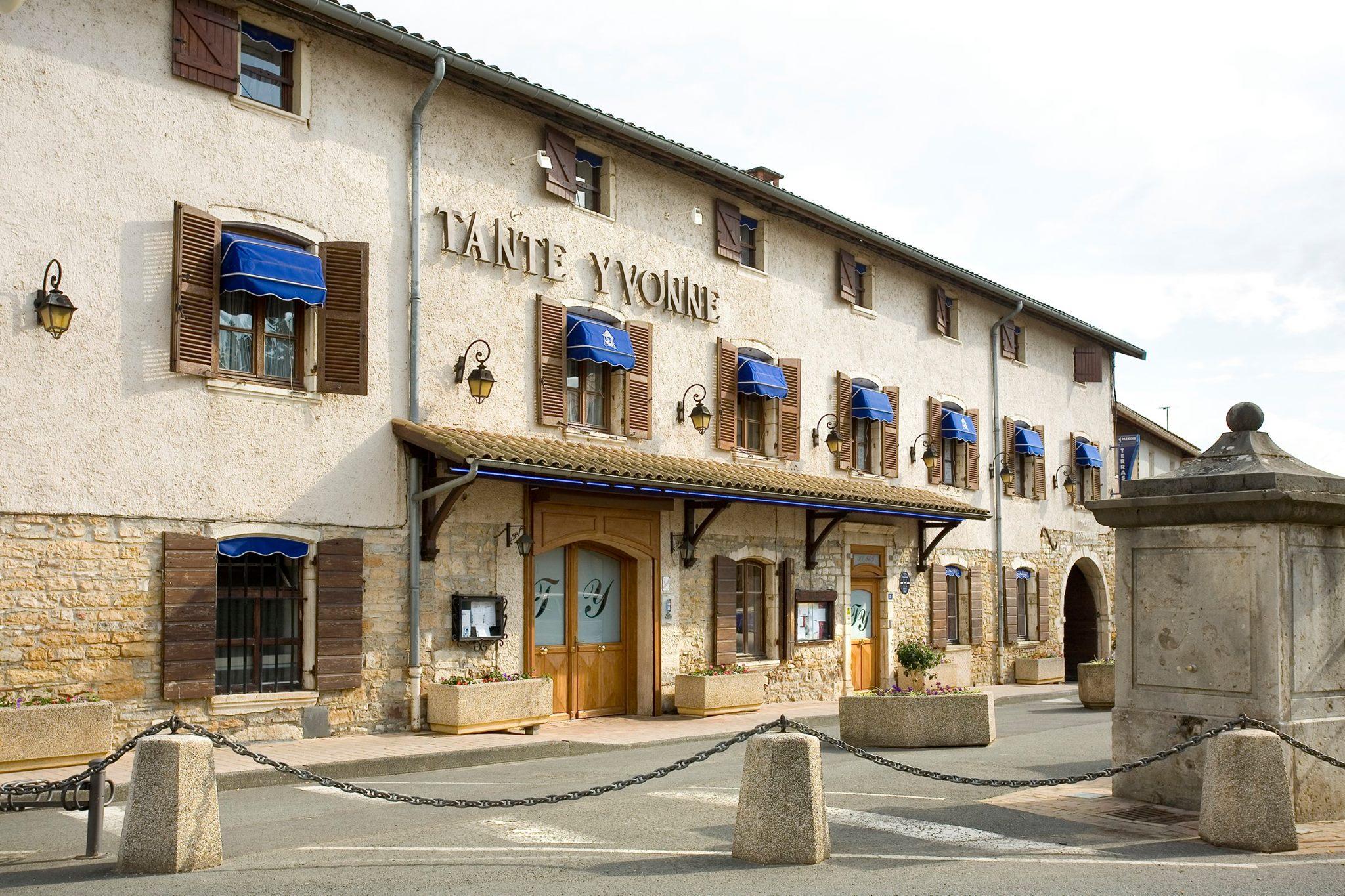 Logis Hotel Tante Yvonne & Son Restaurant Semi-Gastronomique - Lyon Nord Quincieux ภายนอก รูปภาพ