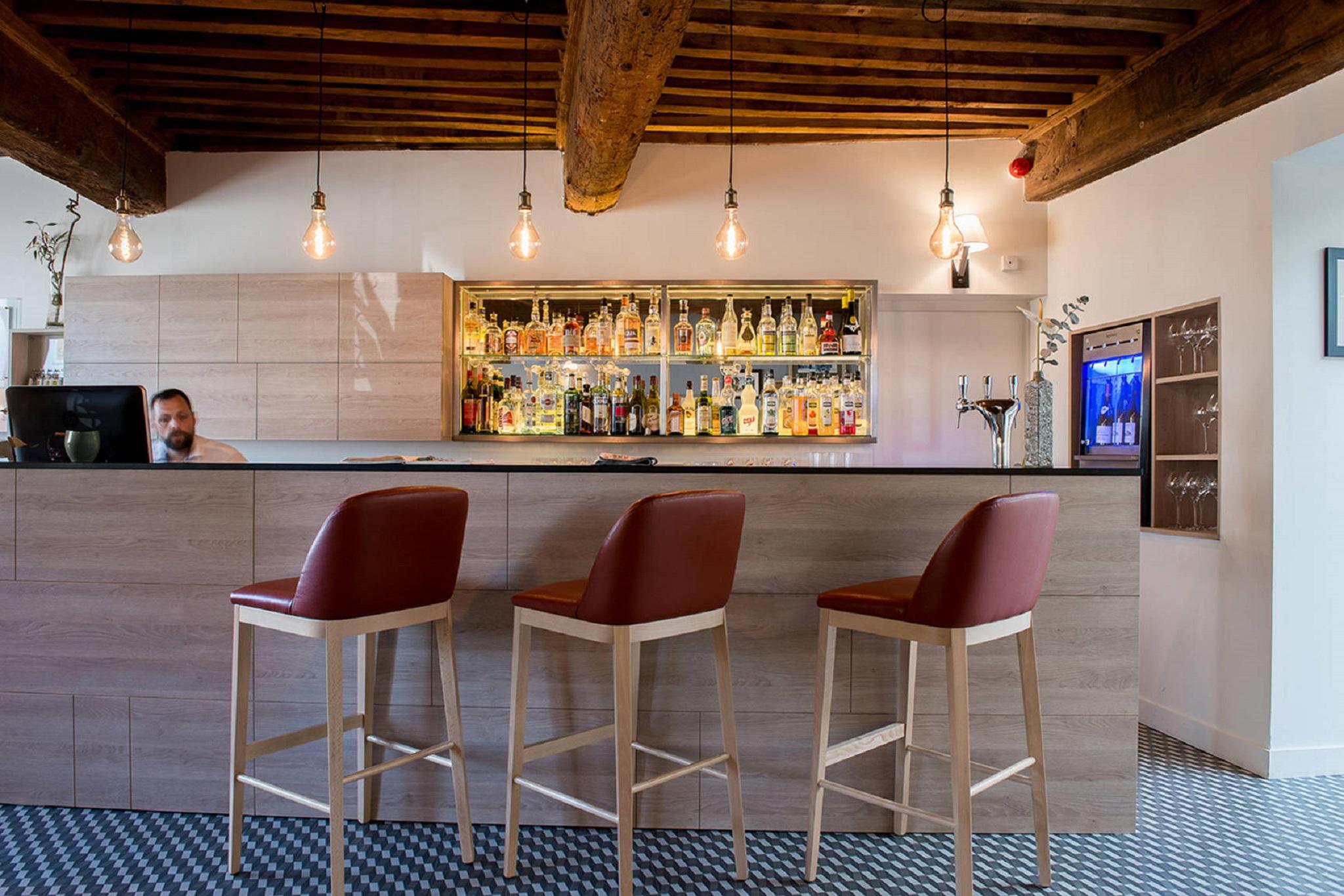 Logis Hotel Tante Yvonne & Son Restaurant Semi-Gastronomique - Lyon Nord Quincieux ภายนอก รูปภาพ