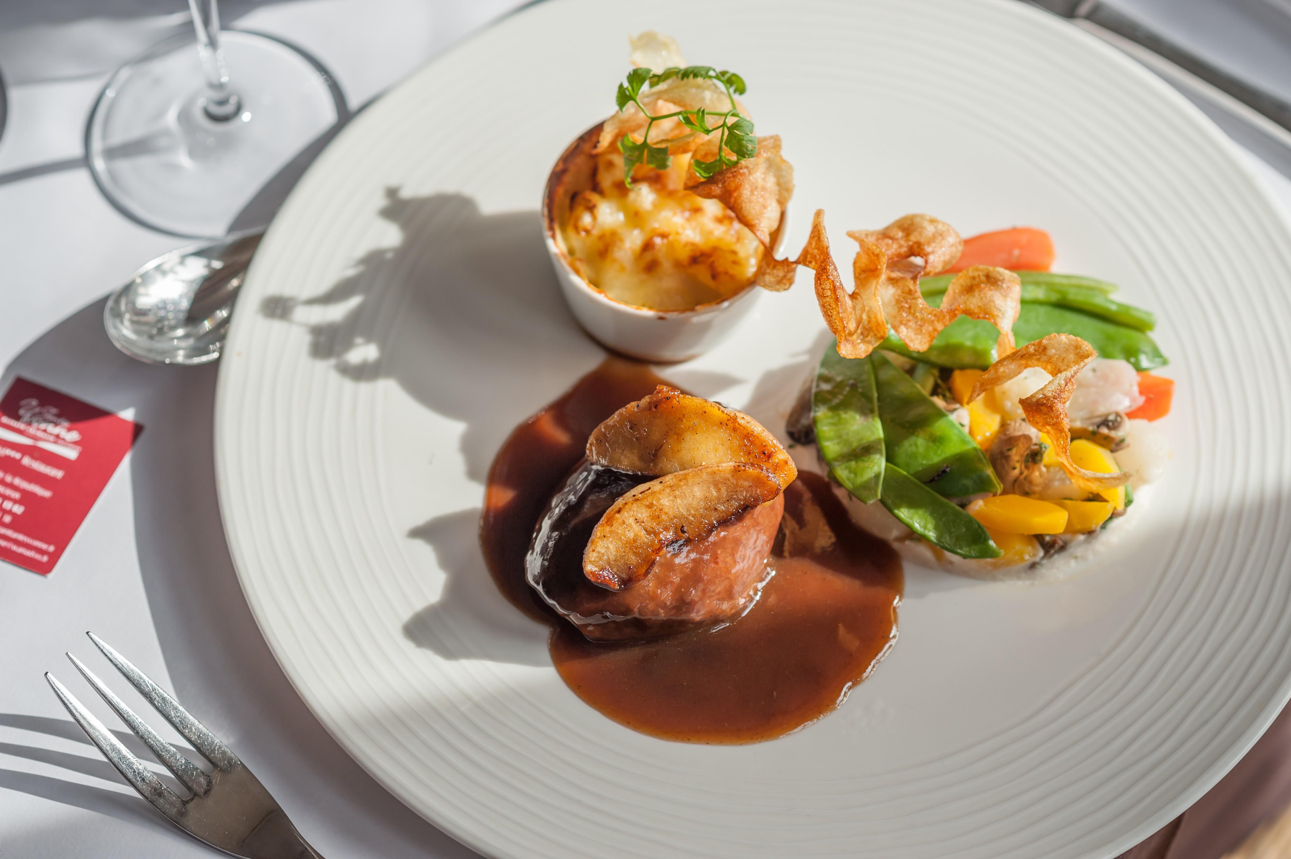 Logis Hotel Tante Yvonne & Son Restaurant Semi-Gastronomique - Lyon Nord Quincieux ภายนอก รูปภาพ