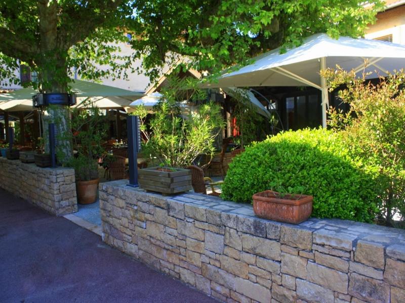 Logis Hotel Tante Yvonne & Son Restaurant Semi-Gastronomique - Lyon Nord Quincieux ภายนอก รูปภาพ