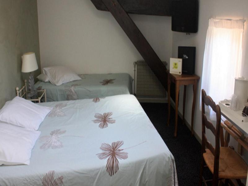 Logis Hotel Tante Yvonne & Son Restaurant Semi-Gastronomique - Lyon Nord Quincieux ภายนอก รูปภาพ