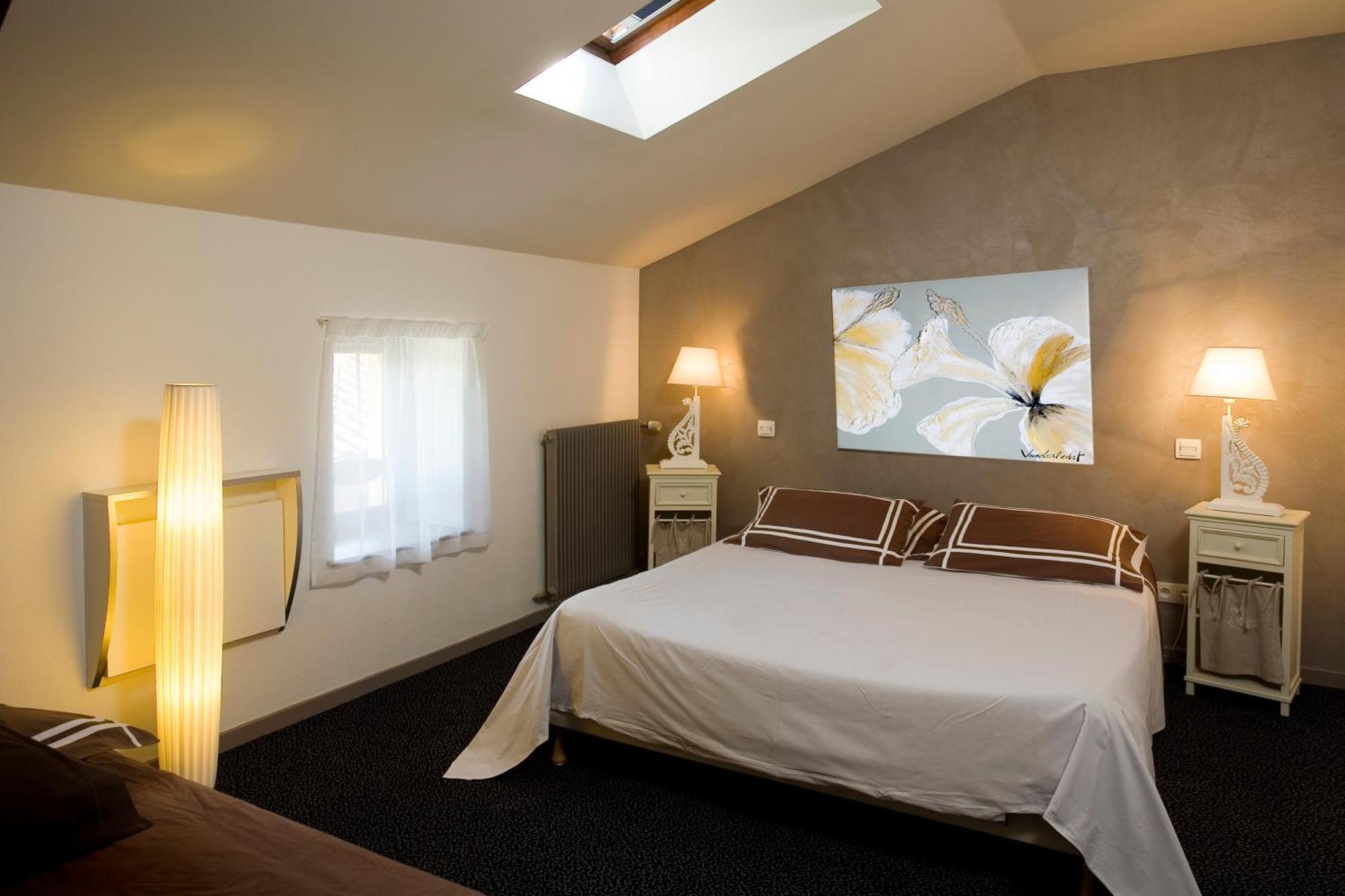 Logis Hotel Tante Yvonne & Son Restaurant Semi-Gastronomique - Lyon Nord Quincieux ห้อง รูปภาพ