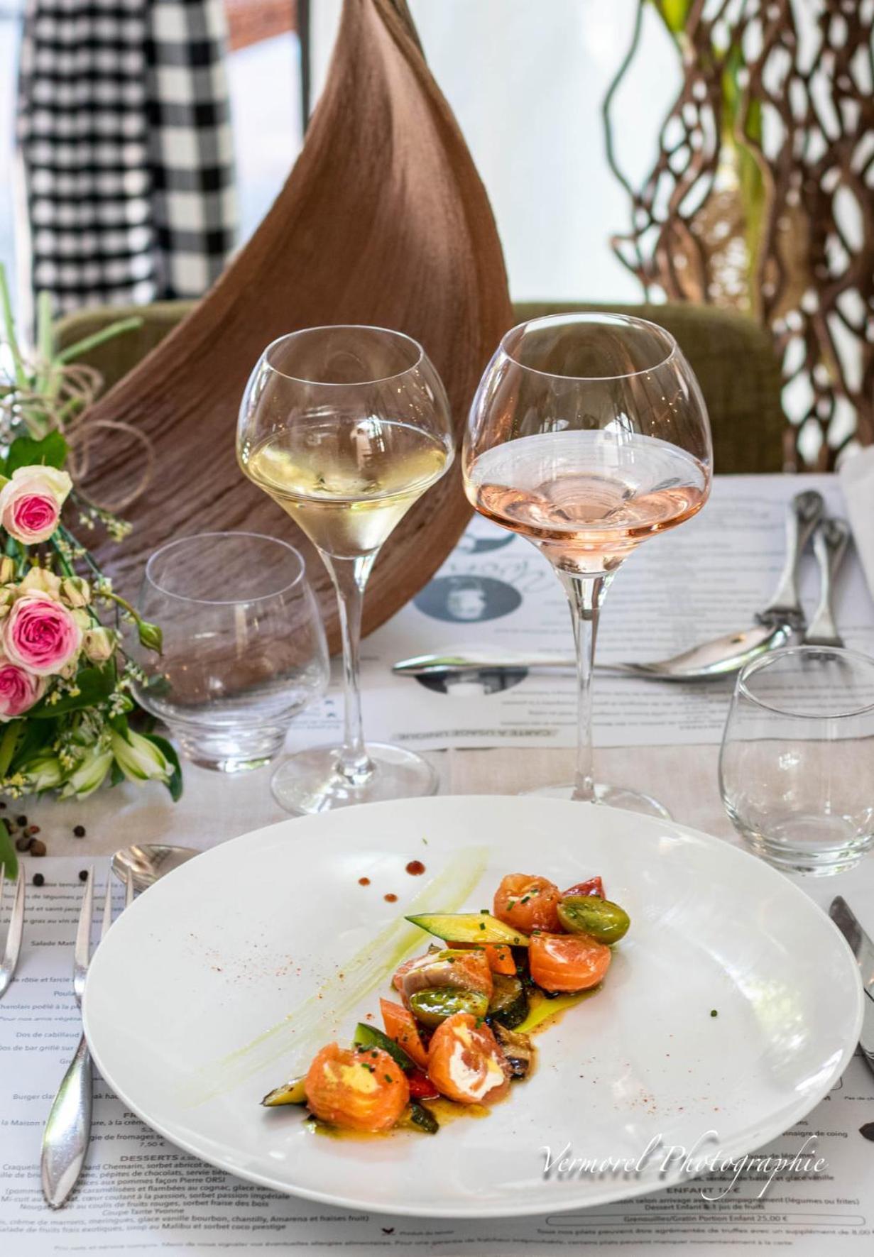 Logis Hotel Tante Yvonne & Son Restaurant Semi-Gastronomique - Lyon Nord Quincieux ภายนอก รูปภาพ