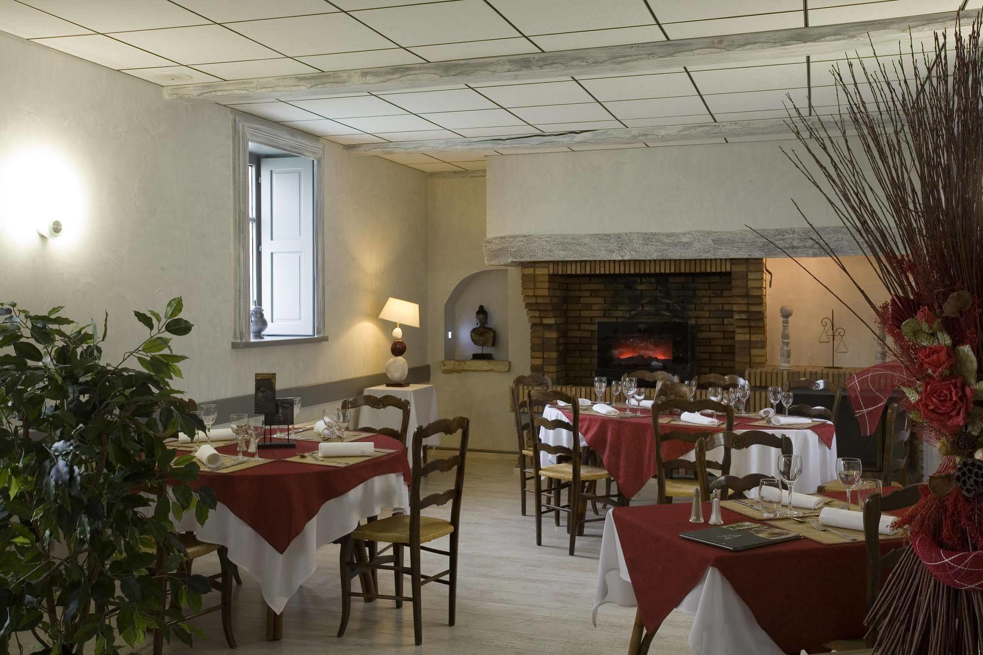 Logis Hotel Tante Yvonne & Son Restaurant Semi-Gastronomique - Lyon Nord Quincieux ภายนอก รูปภาพ