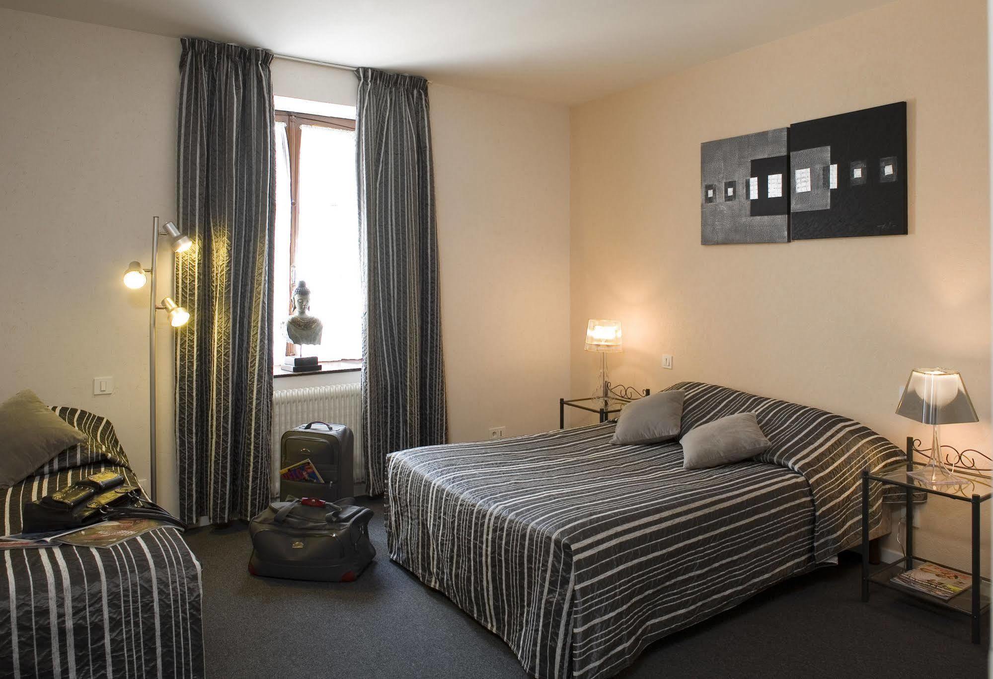 Logis Hotel Tante Yvonne & Son Restaurant Semi-Gastronomique - Lyon Nord Quincieux ภายนอก รูปภาพ